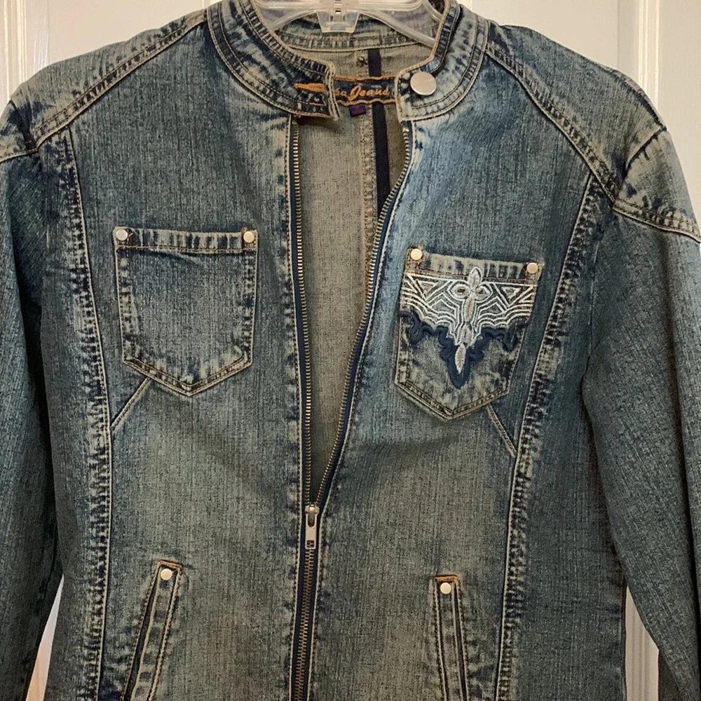 UEC Yuka Jeans boutique jean jacket zippered w embroidered pocket detailing szM - Picture 2 of 8